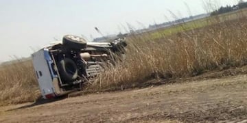 La Toyota Hilux quedó de costado luego del episodio\u002E (@hugopalamara)
