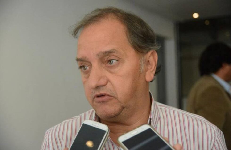 Carlos Linares contra Mariano Arcioni: ''No tiene ningún compromiso con la Provincia"