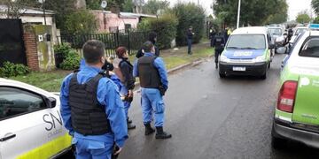 Fuerte intervención policial en el barrio para dar con los asesinos\u002E (Archivo)