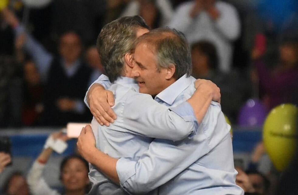 Héctor Baldassi opinó sobre el viaje de Macri a Europa