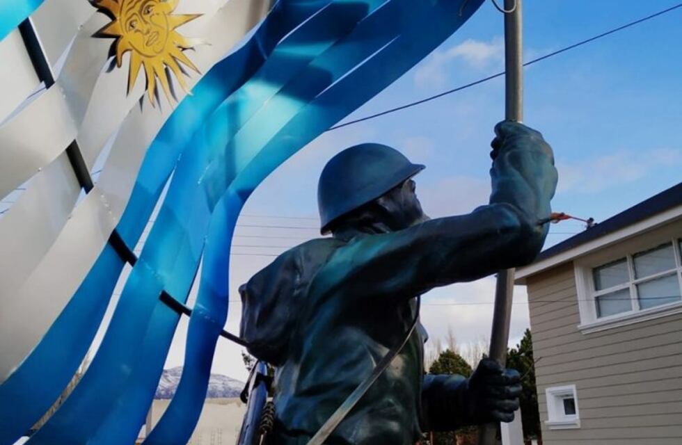 Lago Posadas: realizan escultura en honor al soldado argentino que combatió en la Gesta de Malvinas