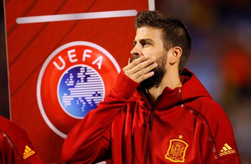 En pleno partido, los hinchas españoles llenaron de silbidos a Piqué