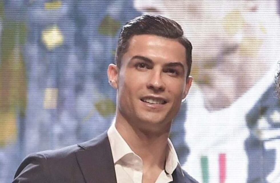 Cristiano Ronaldo celebró la Navidad con un Papá Noel igual a Lionel Messi y estallaron las burlas