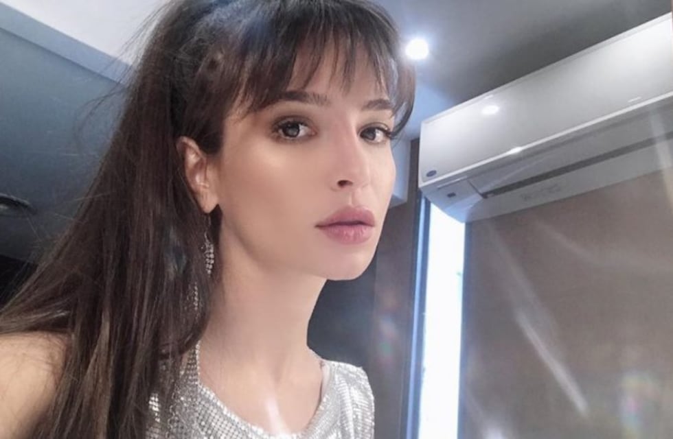 Brenda Asnicar recordó sus días de playa con una sensual foto en bikini
