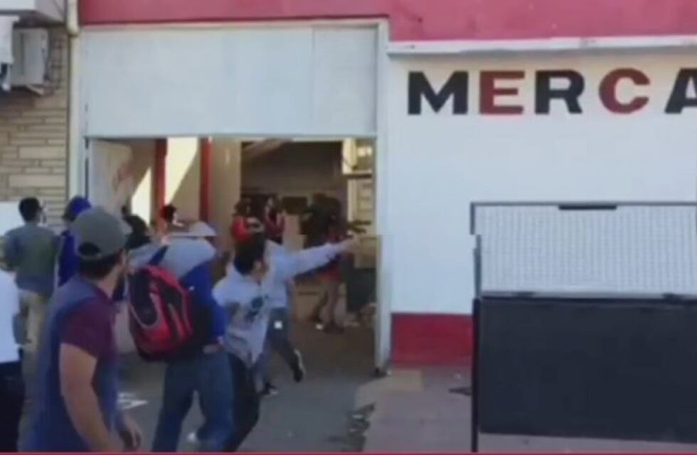 Femicidio de Laura "Cielo" López: los vecinos prendieron fuego la carnicería de un sospechoso