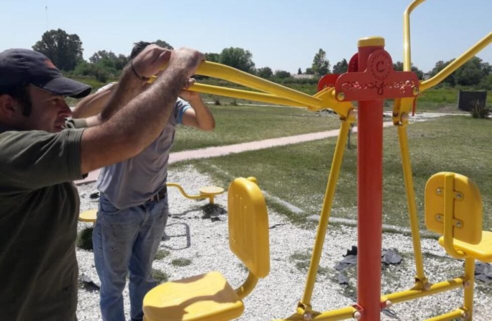 Otra vez provocaron destrozos en las plazas en los distritos