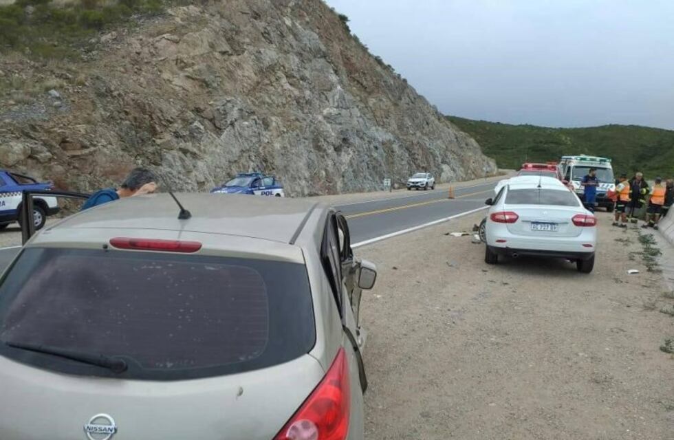 Dos autos colisionaron en el camino de las Altas Cumbres