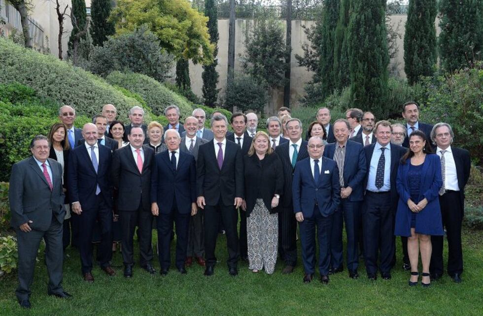 Macri se reunió con embajadores argentinos en Europa y les pidió conseguir inversiones