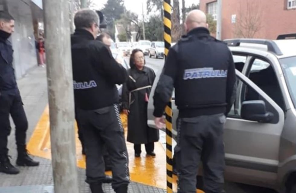 Habló la vecina que encontró a la mujer con Alzheimer y su nieto perdidos: ''La señora no entendía nada cuando me acerqué''
