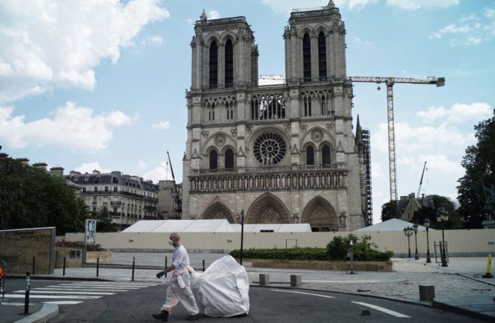 Arquitectos y operarios volvieron a Notre Dame para continuar con la reconstrucción de la catedral