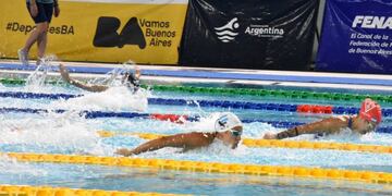 Macarena Ceballos obtuvo dos oros en la primera jornada del Open de Natación\u002E