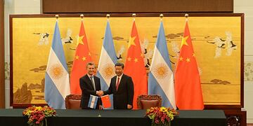 DYN008, CHINA-BEIJING 17/05/17, LOS PRESIDENTES MAURICIO MACRI Y XI JINPING ENCABEZARON HOY, EN EL SALÓN HEBEI DEL GRAN PALACIO DEL PUEBLO, LA FIRMA DE ACUERDOS BILATERALES ENTRE LAS COMITIVAS DE LA ARGENTINA Y CHINA\u002E\r\nFOTO:DYN/PRESIDENCIA\u002E china beijing mauricio macri Xi Jinping visita del presidente de la nacion a china viajes del presidente de la nacion al exterior