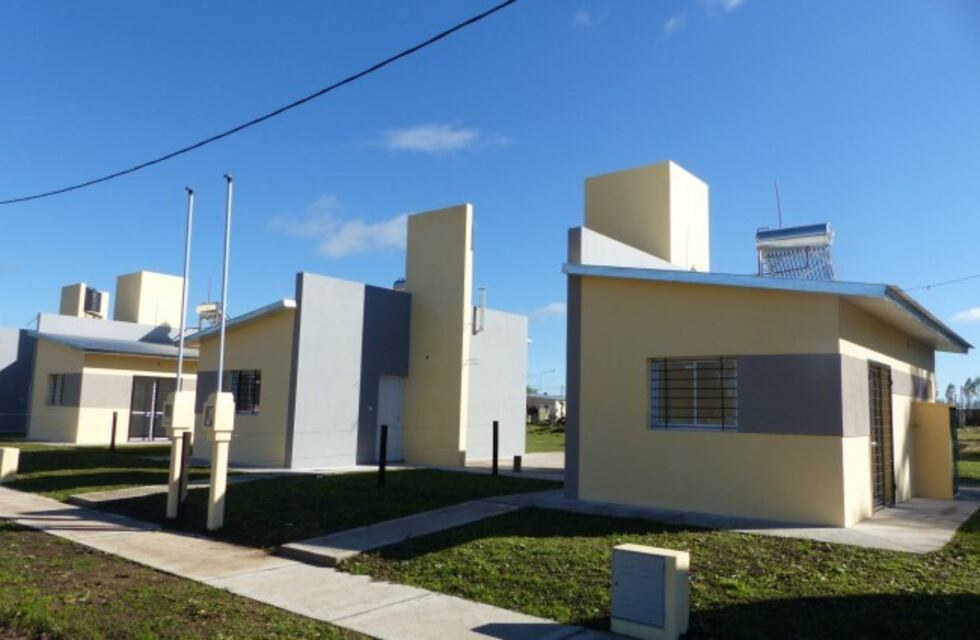 Casaretto firmó el contrato de obra para 38 viviendas