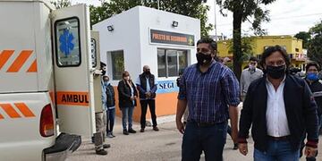 Gustavo Sáenz junto al intendente de Tartagal