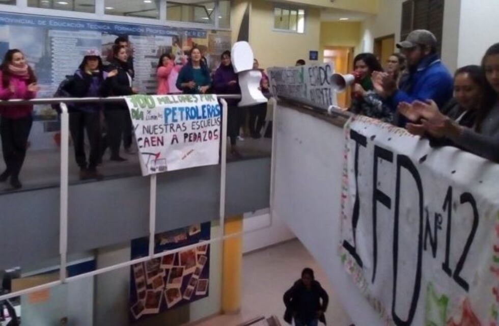 Neuquén: 2.000 estudiantes sin clase por problemas en los edificios