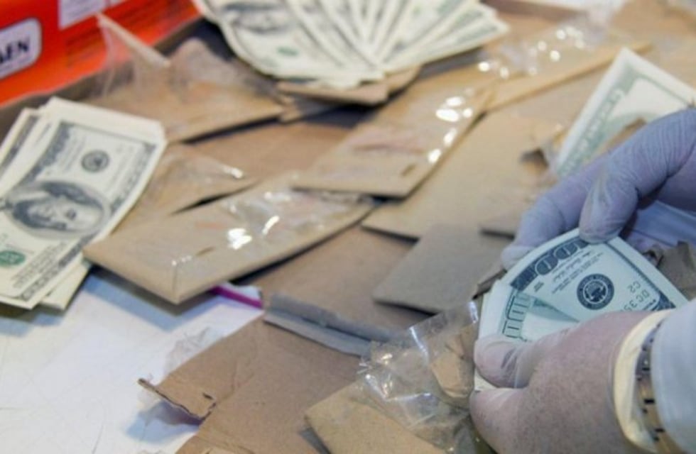 Detuvieron a tres hombres que comercializaban dólares falsos