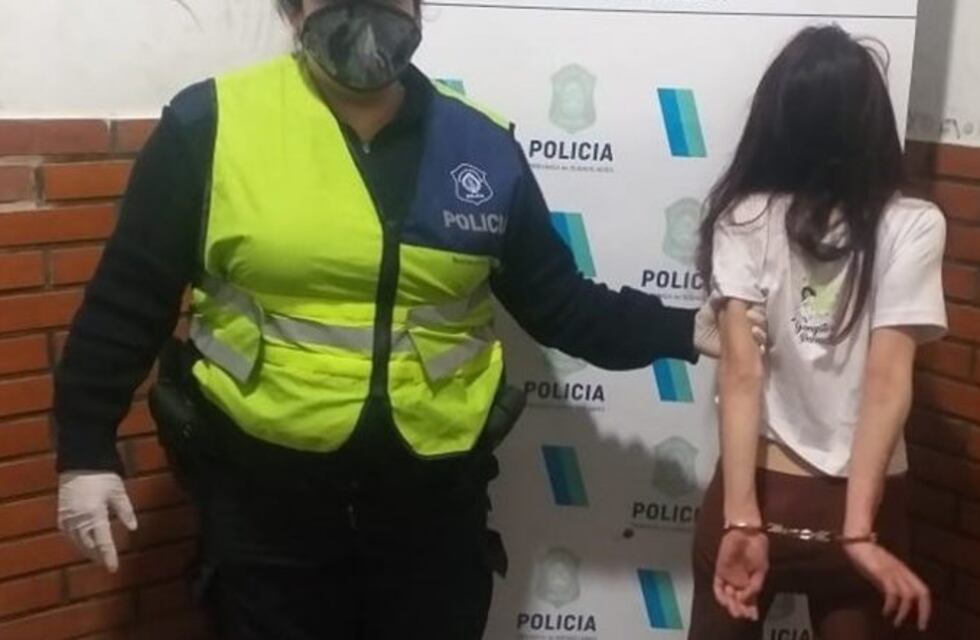 Bahía: quedó detenida por arañar y morder a dos policías