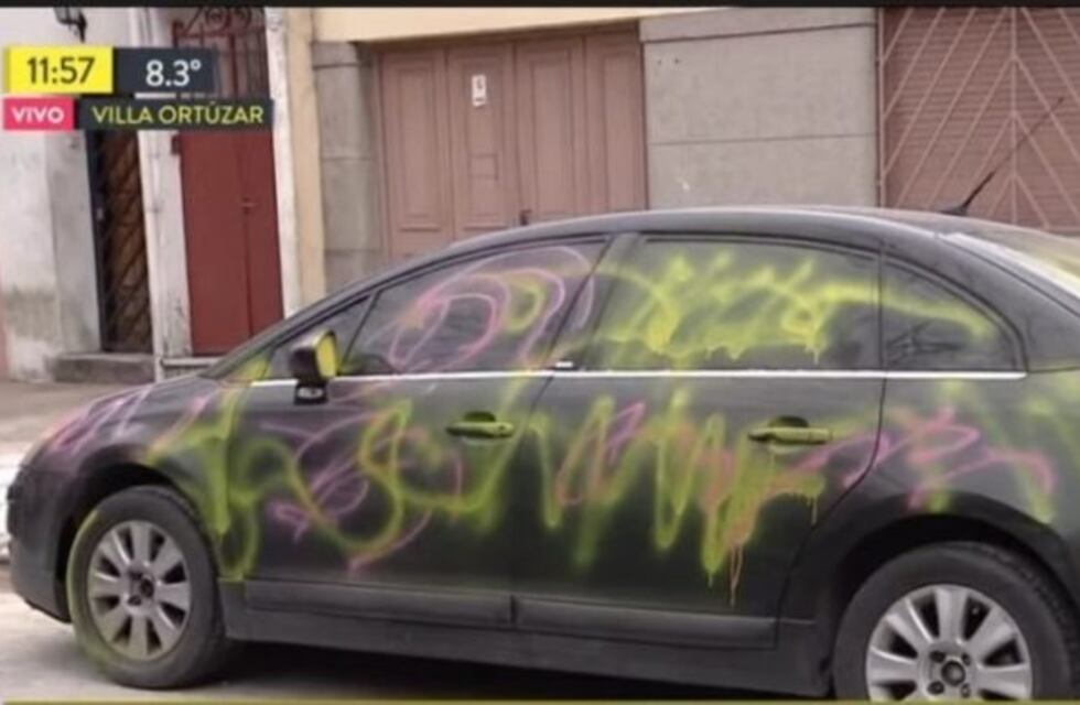Denunciaba a los vecinos que estacionaban mal y le pintaron el auto