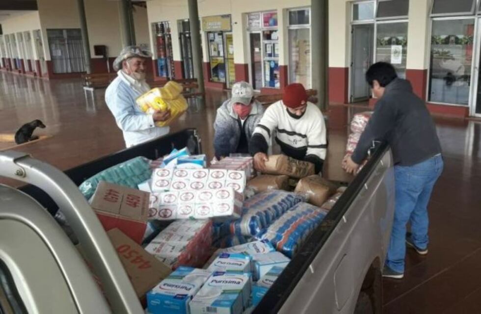 La municipalidad de Wanda entrega mercadería a tareferos en carácter de subsidio