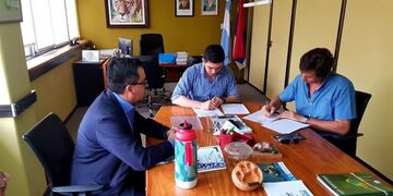 Juan Manuel Días y Hernán Casañas firmaron un acuerdo para la conservación de la avifauna misionera\u002E