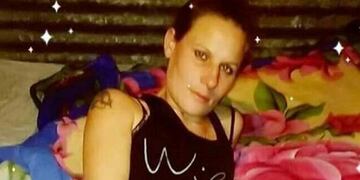 La joven se trasladó a Fighiera y sus tres hijas quedaron al cuidado de la abuela\u002E (Facebook)