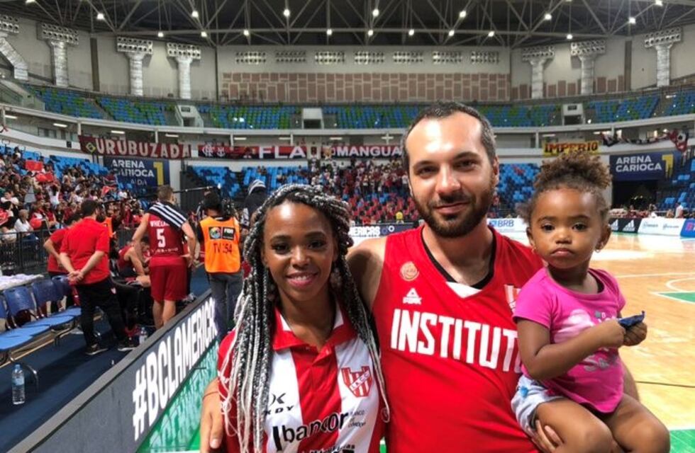 El aguante de los hinchas para Instituto en Río de Janeiro