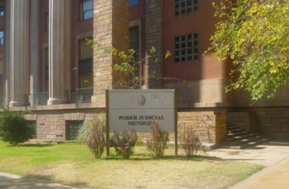 Un abogado acusó a Cornejo de intentar "digitar jueces" mendocinos