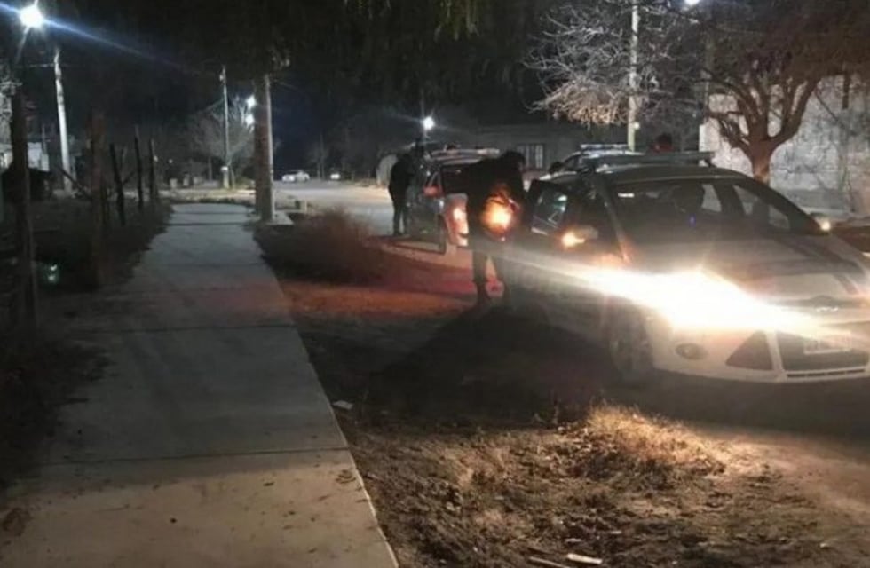 Por jugar al vóley en plena pandemia terminaron detenidos