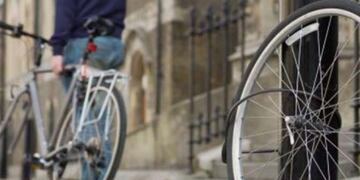 Sigue grave el hombre al que le intentaron robar la bicicleta