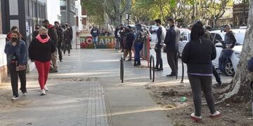 En el Hospital Carrasco también se atienden consultas y se hacen test de COVID-19\u002E (@radio2rosario)