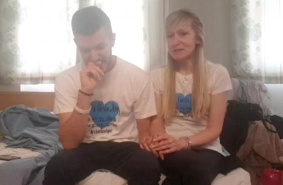 Un juez ordenó "desconectar" a bebé terminal y sus padres lo despiden en un terrible drama