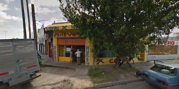 Motochorros balearon a dos repartidores de pan en la puerta de una fiambrería de Morón\u002E