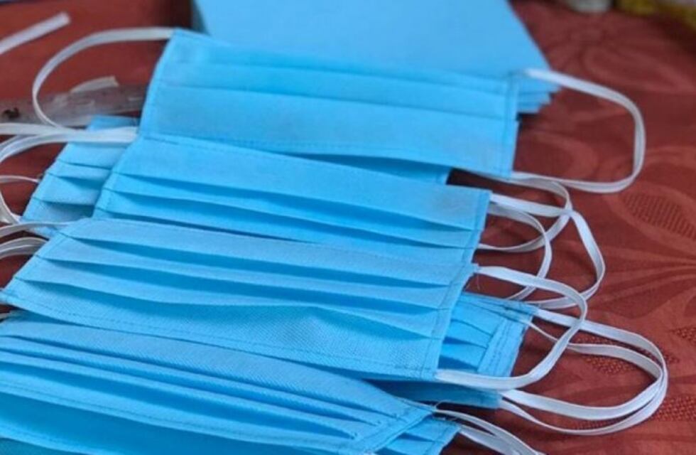 Mamá salteña fabricó barbijos para policías con el Ingreso Familiar de Emergencia