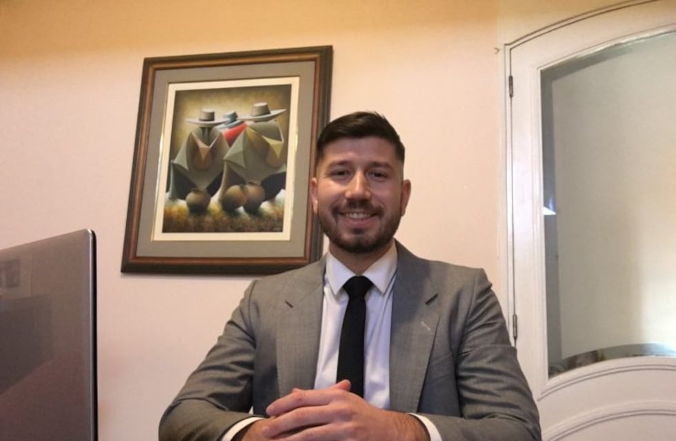 Premio al esfuerzo: la historia del primer ingeniero en Petróleos que se recibe en cuarentena