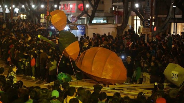 La Farándula estudiantil reune a multitudes que colmas las calles de San Rafael. Archivo.