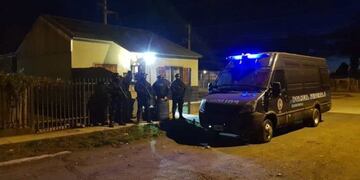 Uno de los cinco allanamientos (Foto: Río Negro)\u002E