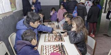 Además de recibir comida, los chicos realizan actividades recreativas\u002E