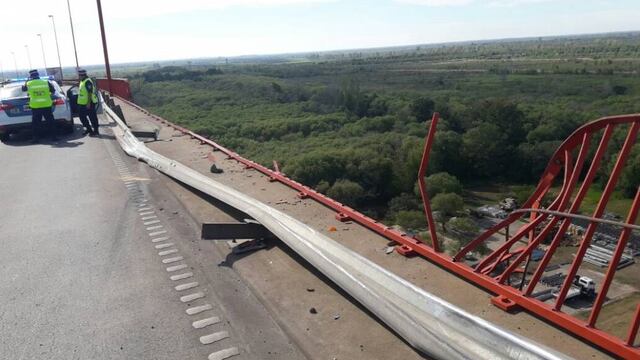 Accidente en puente Zárate Brazo Largo. Foto de archivo.