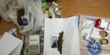 Detienen a cuatro personas que portaban marihuana y cocaína fraccionada