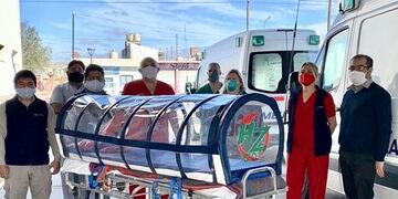 Clínica Cruz del Sur donó una cápsula de traslado al Hospital Zonal