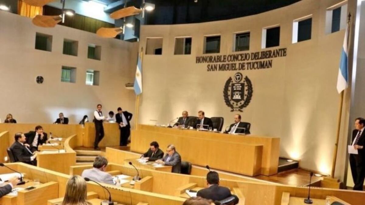 Los concejales consideran excesivo aprobar un tercer aumento del boleto en el año\u002E