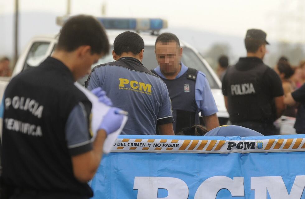 Un motociclista murió en San Martín: chocó un camión estacionado y después lo arrolló otro que se dio a la fuga