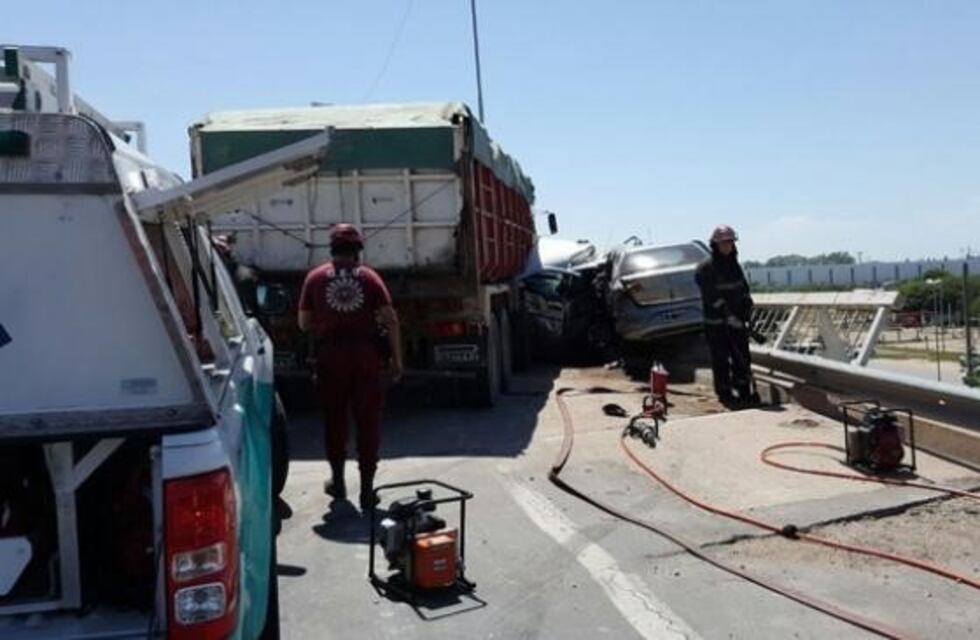 Dos muertos tras impresionante choque en Circunvalación