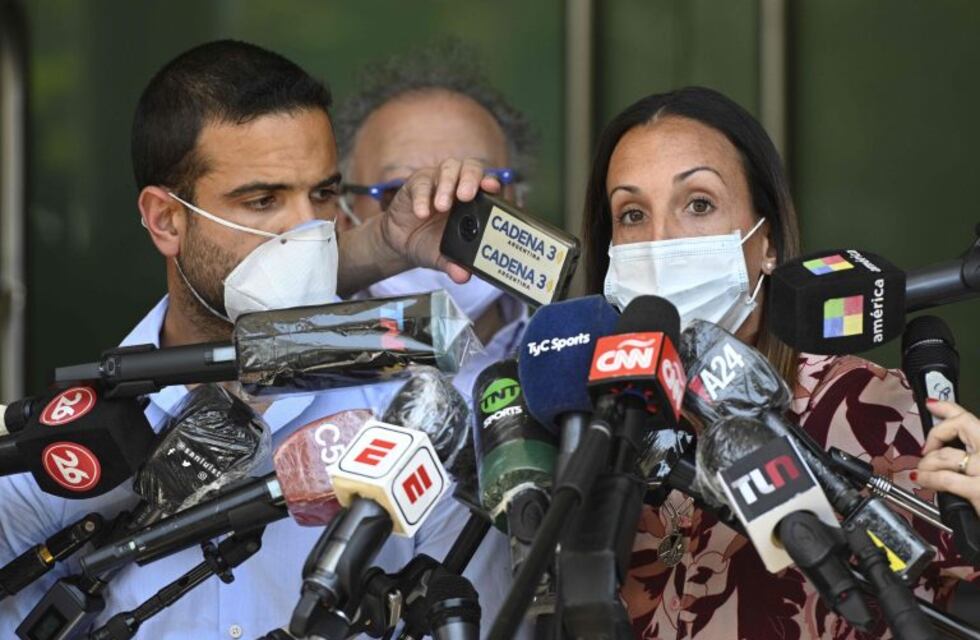 Diego Maradona "está bien" y se quedará unos días más en la Clínica Olivos