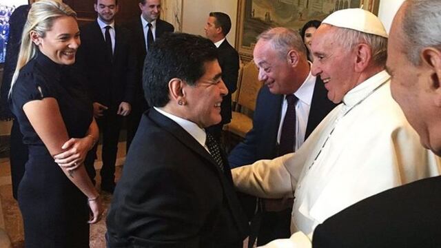 El encuentro del Papa Francisco con Diego Maradona previo al Partido por la Paz (Foto: Archivo)