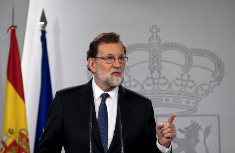 Crisis en Cataluña: Rajoy pidió el cese del gobierno regional y anunció que habrá elecciones