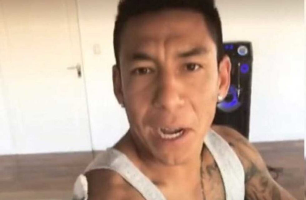 ¡Qué descuido! Sarmiento mostró nuevo tatuaje pero dejó ver un short de Boca