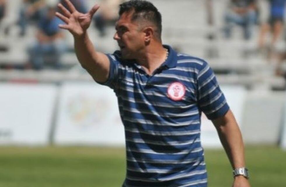 El "Bichi" Fuertes dejó de ser el DT del Globo