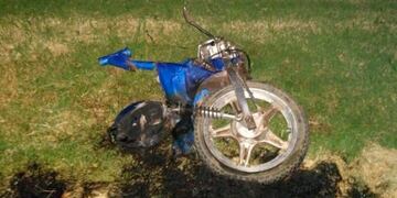 Choque frontal entre una moto y un auto terminó con el conductor del primer rodado muerto\u002E