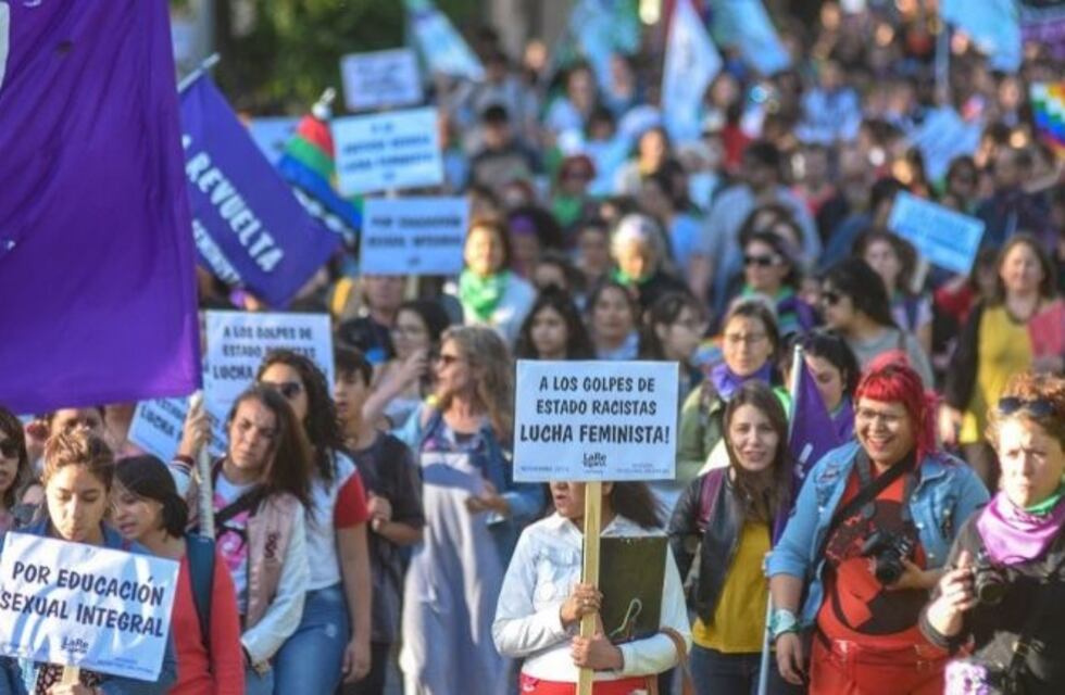 Conmovedora movilización en Neuquén contra la violencia hacia la mujer